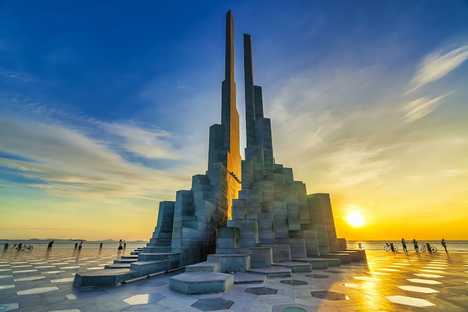 Tháp Nghinh Phong về đêm